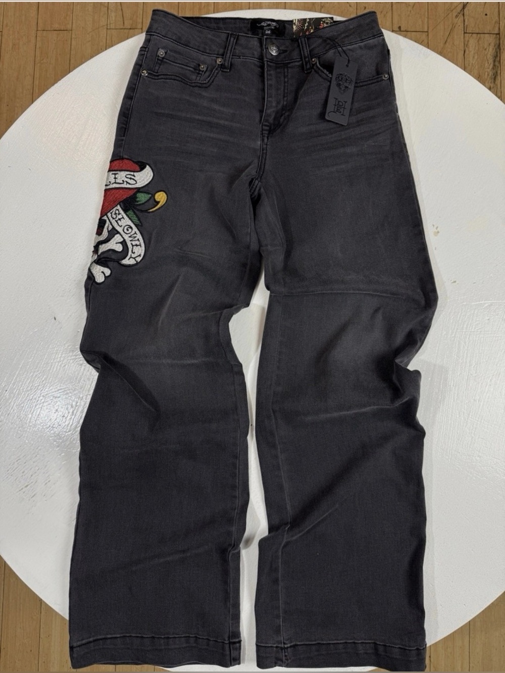 🍂Fall Fave: Ed Hardy embroidered jeans - Picture 2 of 6